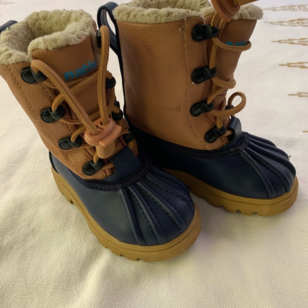 Native Baby Snow Boots Size 6